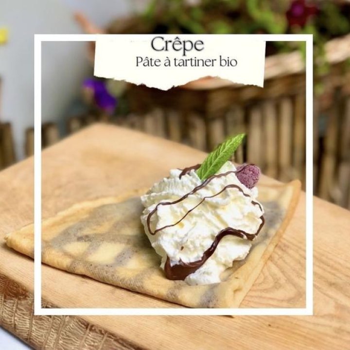 Crêpe à la pâte à tartiner bio avec de la chantilly - Crêpe à la pâte à tartiner bio avec de la chantilly