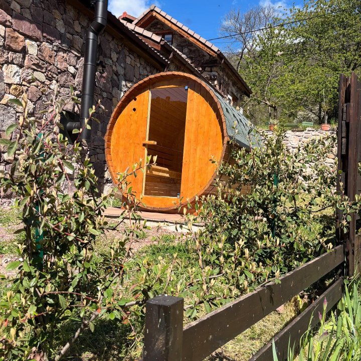 Sauna de la Maison Gaïa vue du jardin