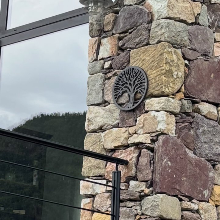 Détail de l'entrée de la Maison Gaïa