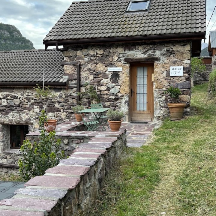 Allée d'entrée de la Maison Gaïa 