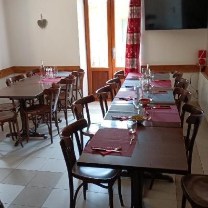 Salle à manger du restaurant de l'Auberge de l'Ecureuil