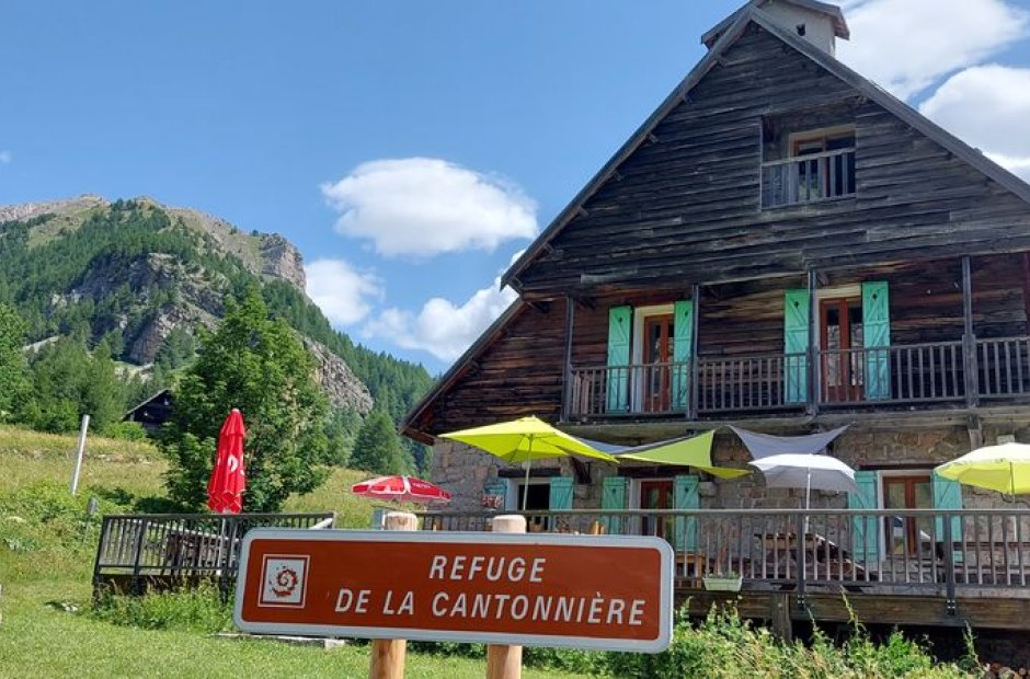 Le refuge auberge entre lac et montagnes -
