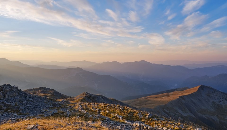 Vue de montagne à la tombée du jour