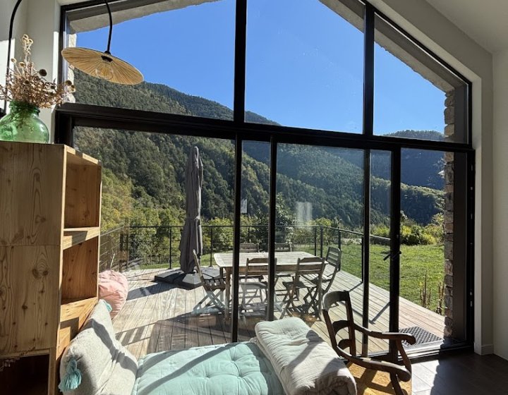 Maison Gaïa avec vue sur la nature du Mercantour