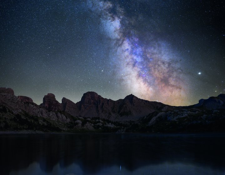 Lac d'Allos et son ciel étoilé-Réserve Internationale de Ciel Etoilé ( RICE) Alpes Azur Mercantour France 