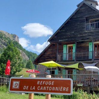 Le refuge auberge entre lac et montagnes - 