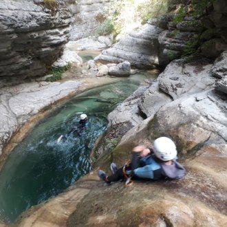 Canyoning dans une rivière de la Roya 