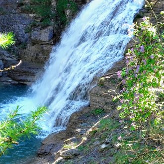 Cascade au printemps