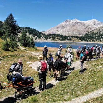Sortie pour personnes à mobilité réduite au lac d'Allos 