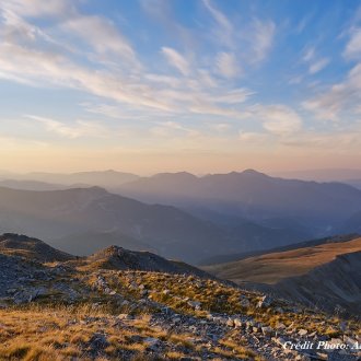Vue de montagne à la tombée du jour